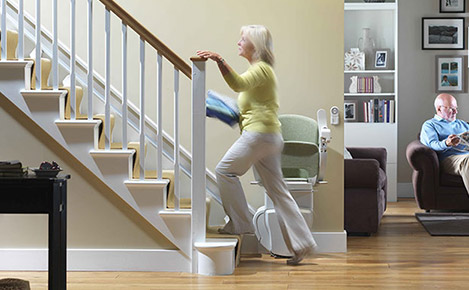 Ξέρατε πόσο λίγο χώρο καταλαμβάνει ένας ανελκυστήρας σκάλας στις σκάλες σας;
